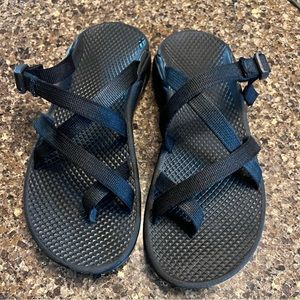 Chaco sandals black sz 6.. good condition